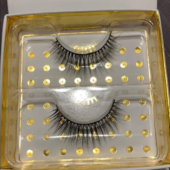 Battington Makeup Nib Battington Monroe 3d Silk Lashes Poshmark